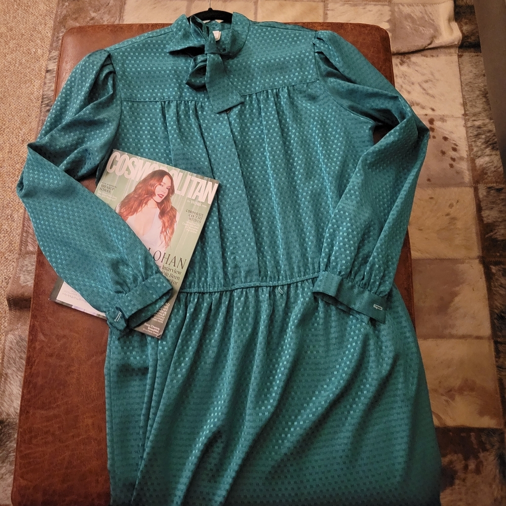 Vibtage 80s Silk Tie Neck Shirt Dress